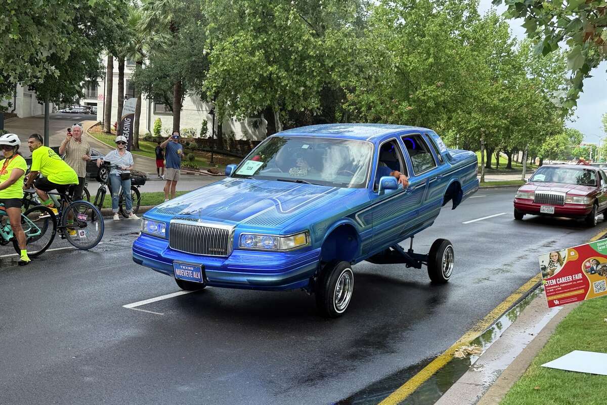 The 2nd place winner for low rider paint was Denis Enamorado, El Bandolero, Classic Consulting VS — 'El Bandolero.'