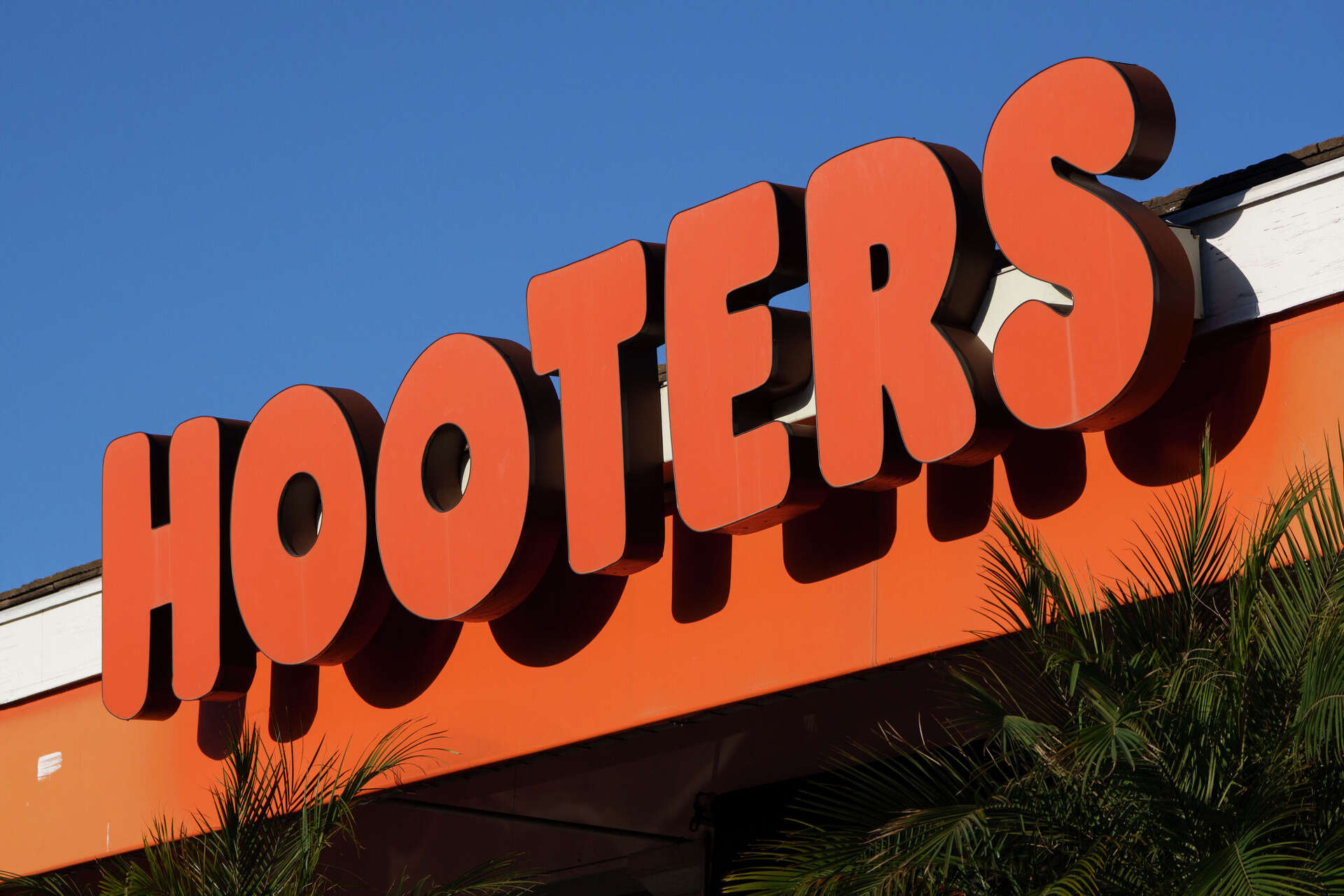 Hooters abruptly closes Corpus Christi location. What to know