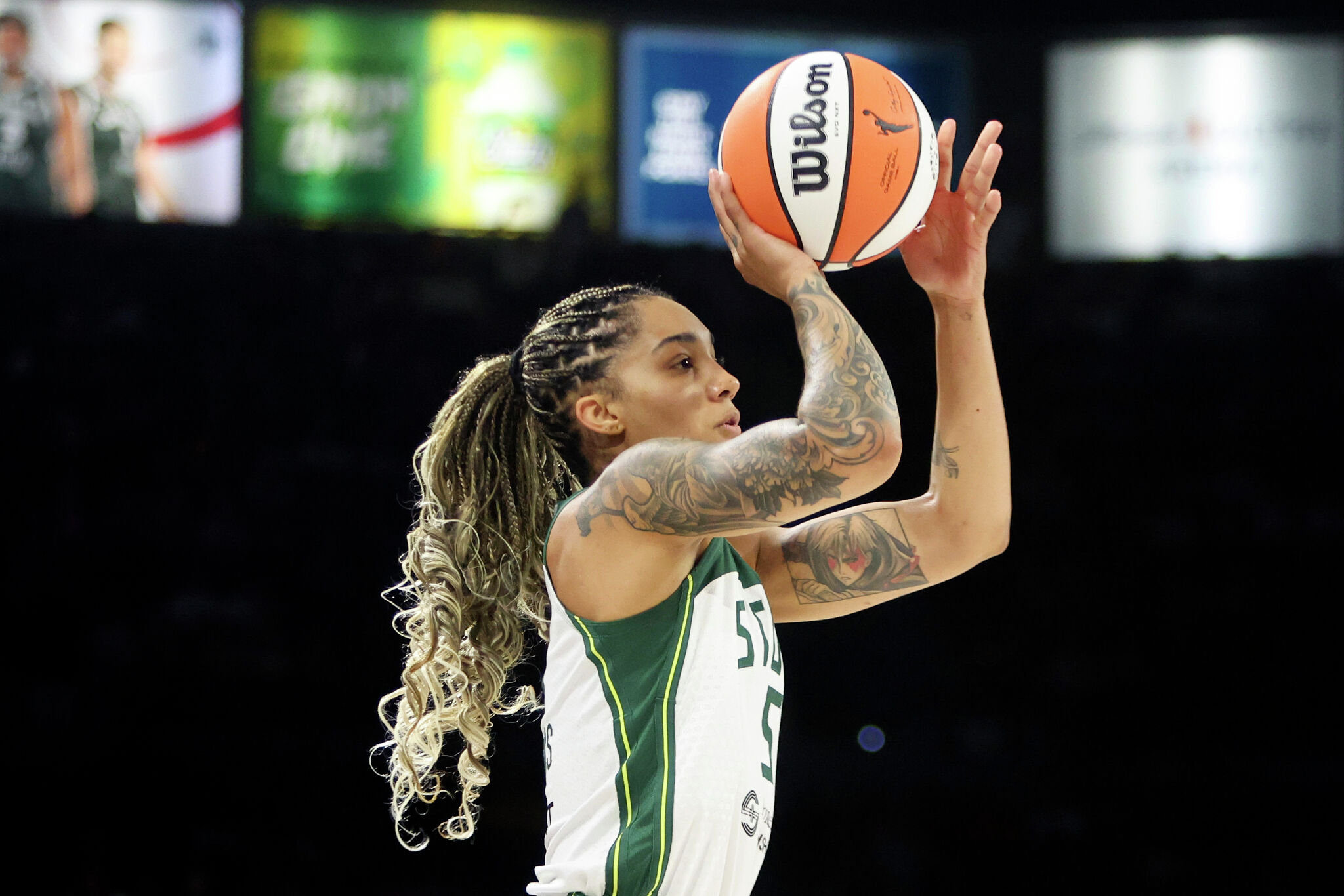 Former UConn star Gabby Williams signs with WNBA's Golden State Valkyries