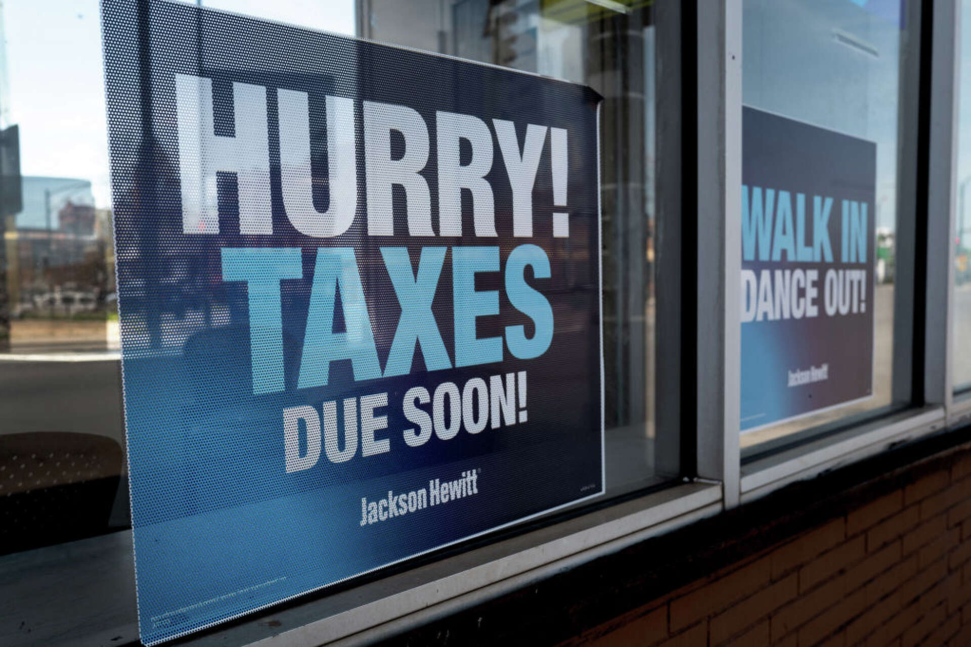 What is the penalty for filing taxes late? How to ask for an extension