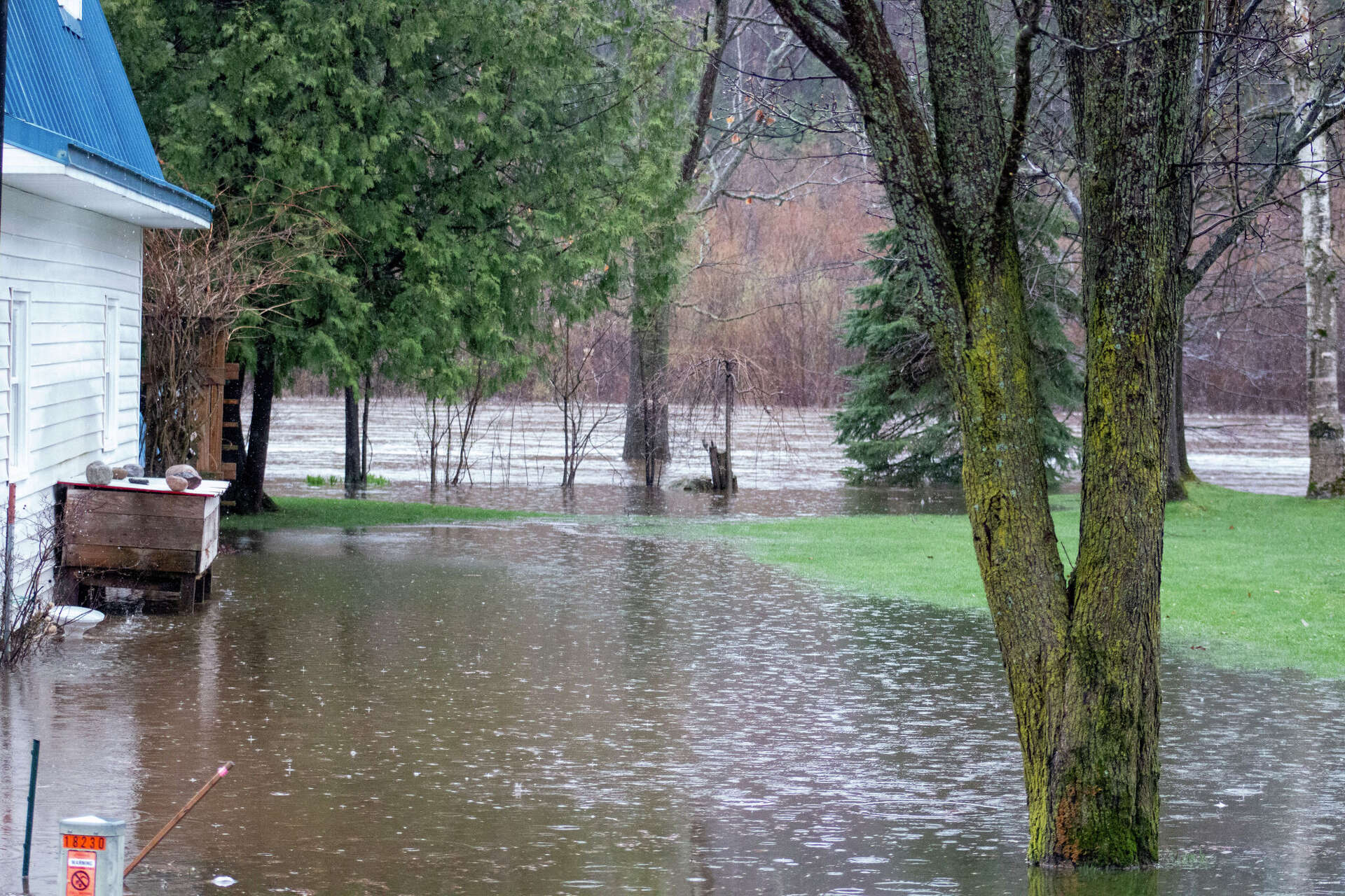 Muskegon River flooding prompts Mecosta County evacuation warnings