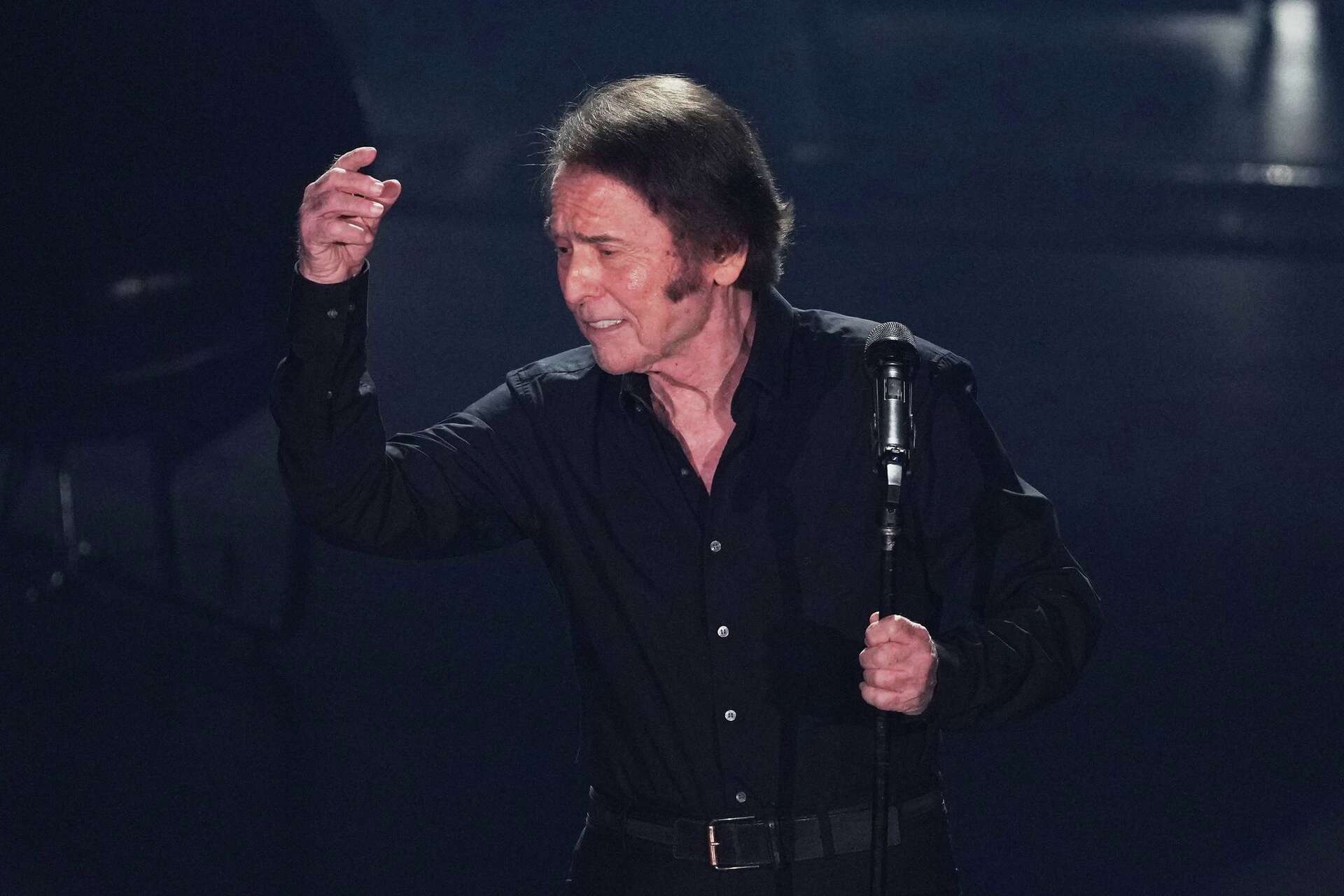 Raphael contiene las lágrimas en su reencuentro con México