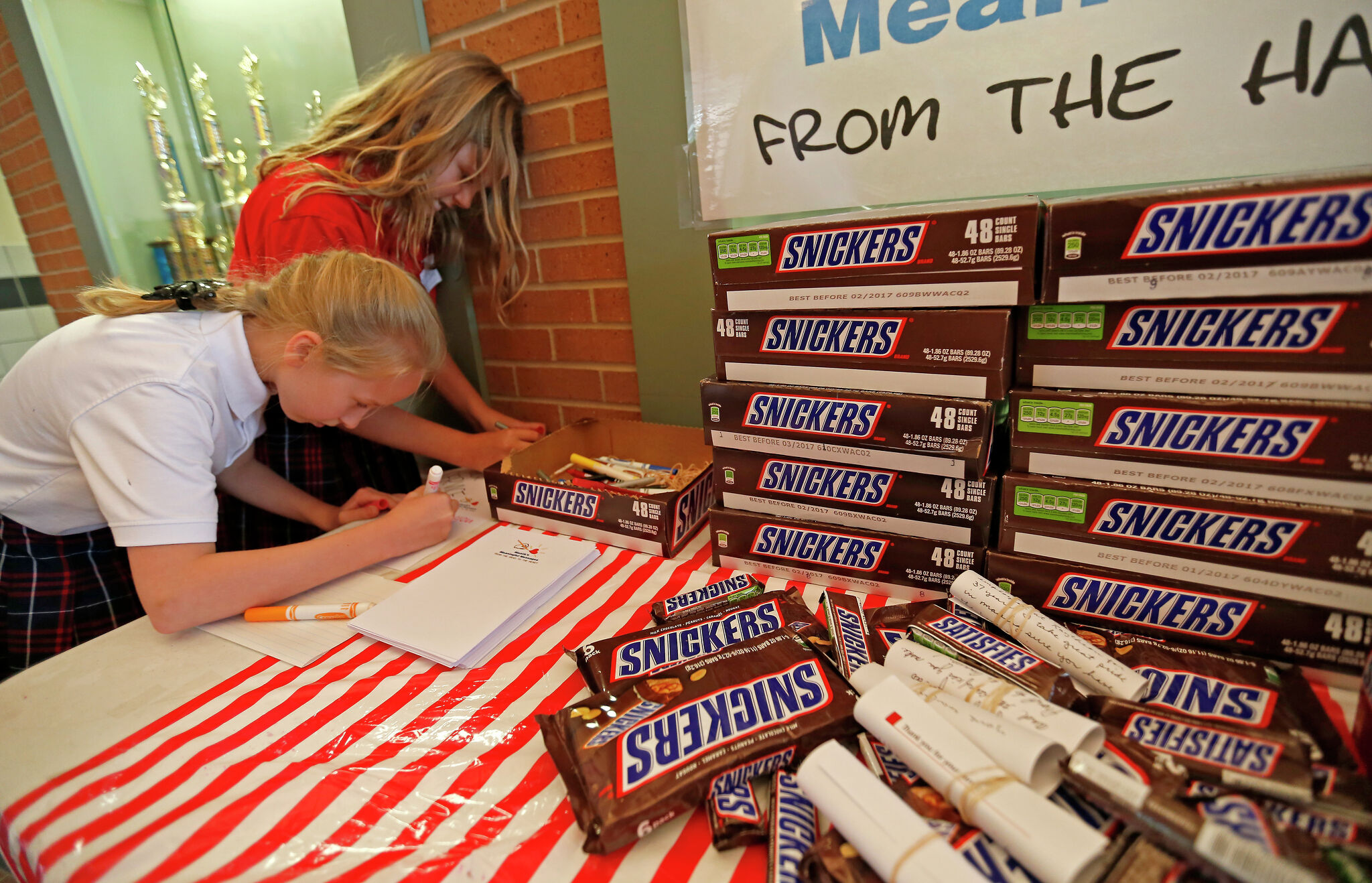 De Vinck: Find optimism in a Snickers bar
