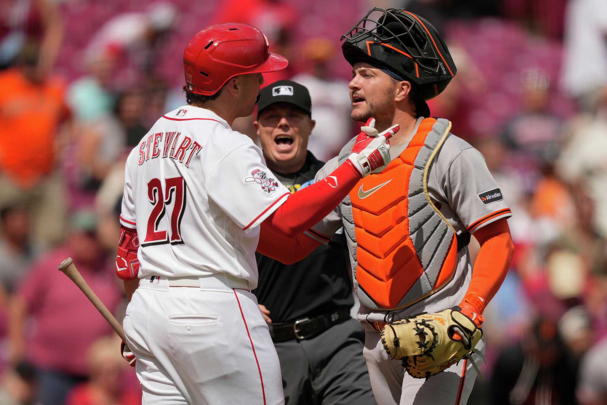 SF Giants get into bench-clearing argument after slump-busting win
