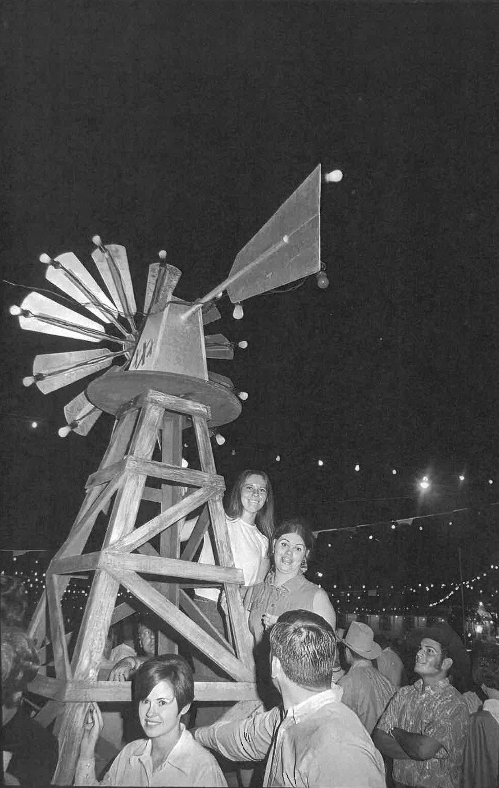 Fiesta medal marks anniversary of NIOSA landmark, gathering spot