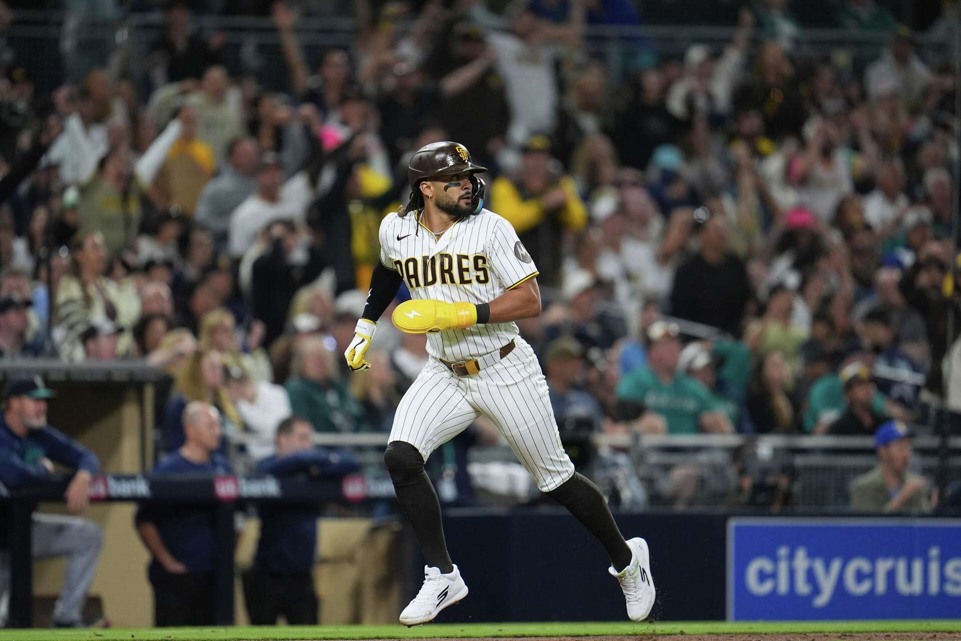 Padres beat Mariners 5-2 behind Tatis, Buehler for 8th straight win ...