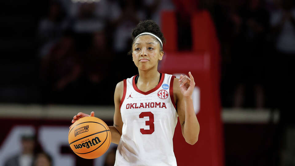 Oklahoma guard Zya Vann is transferring to Texas.