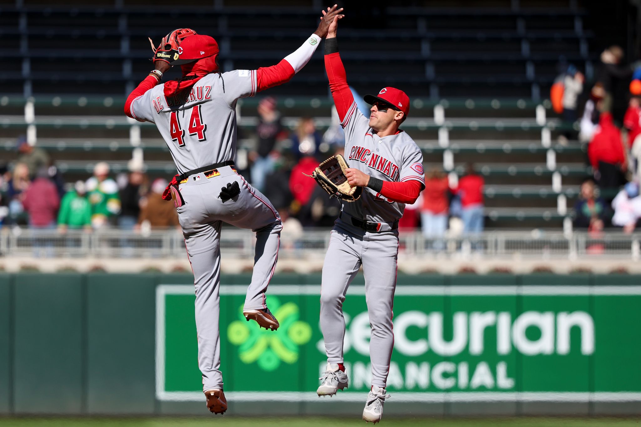 Myers' RBI single in 9th and strong bullpen outing lift Reds past Twins 5-4