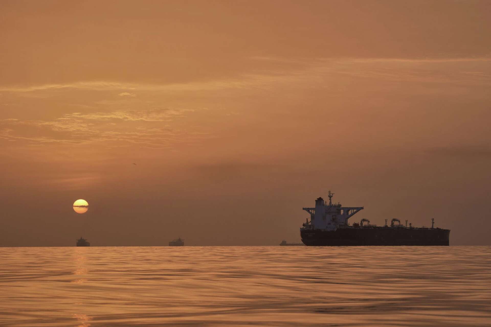 Oil prices rise anew after a US-Iran standoff in the Strait of Hormuz strands tankers