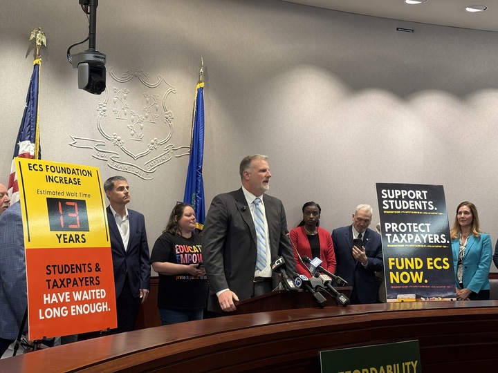 Connecticut school districts could get a $170 million funding boost, House Democrats say