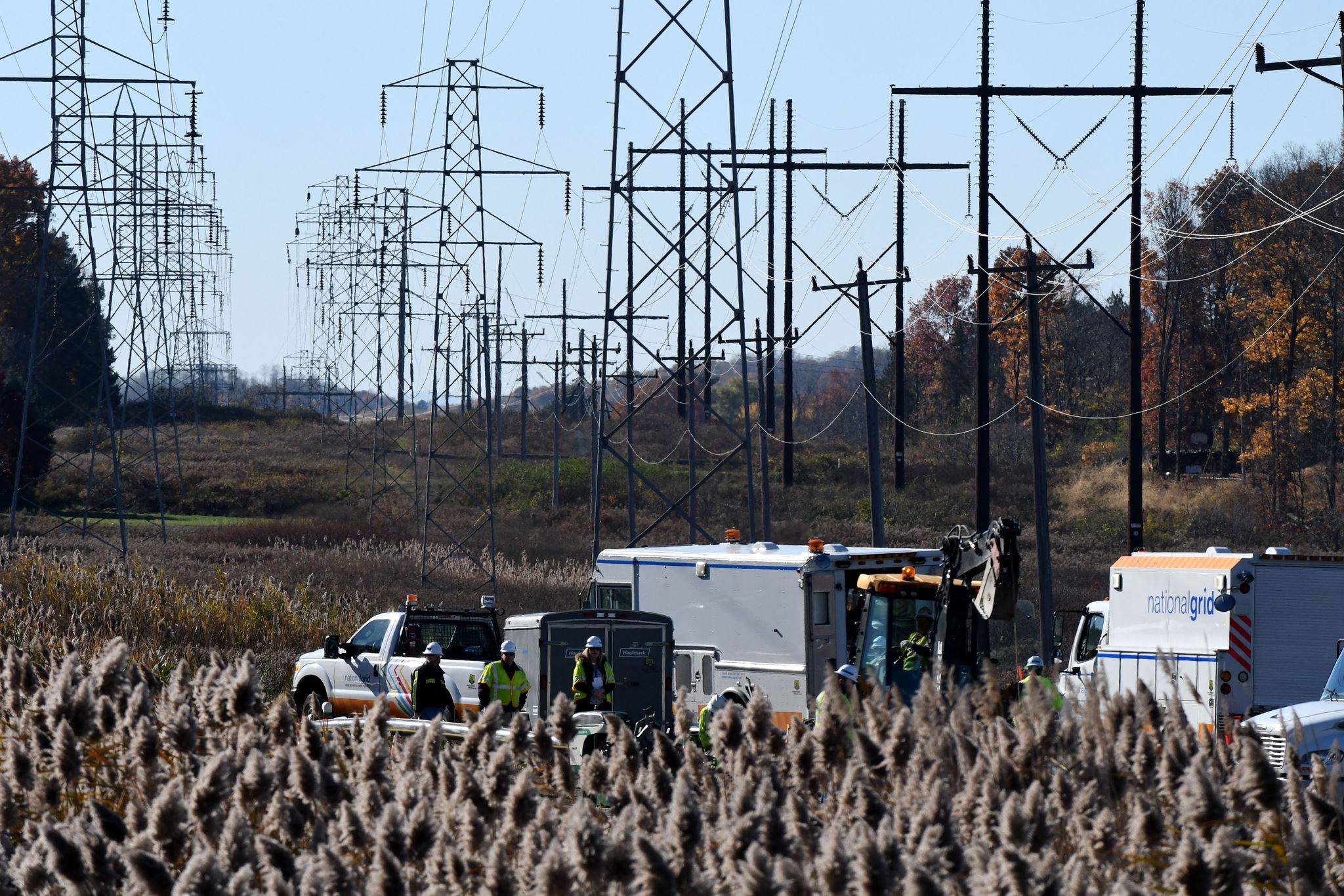 National Grid Workers Replace Gas Pipe Along North Greenbush Road Near Power Line Corridor (Nov. 7, 2016)