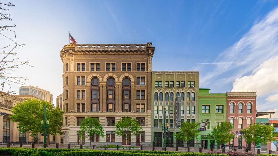 NewForm Real Estate has completed an extensive renovation of the Commerce National Bank Building at 917 Franklin Street, which joins the Main & Co. mixed-use corridor of renovated older buildings near Main Street in downtown Houston.
