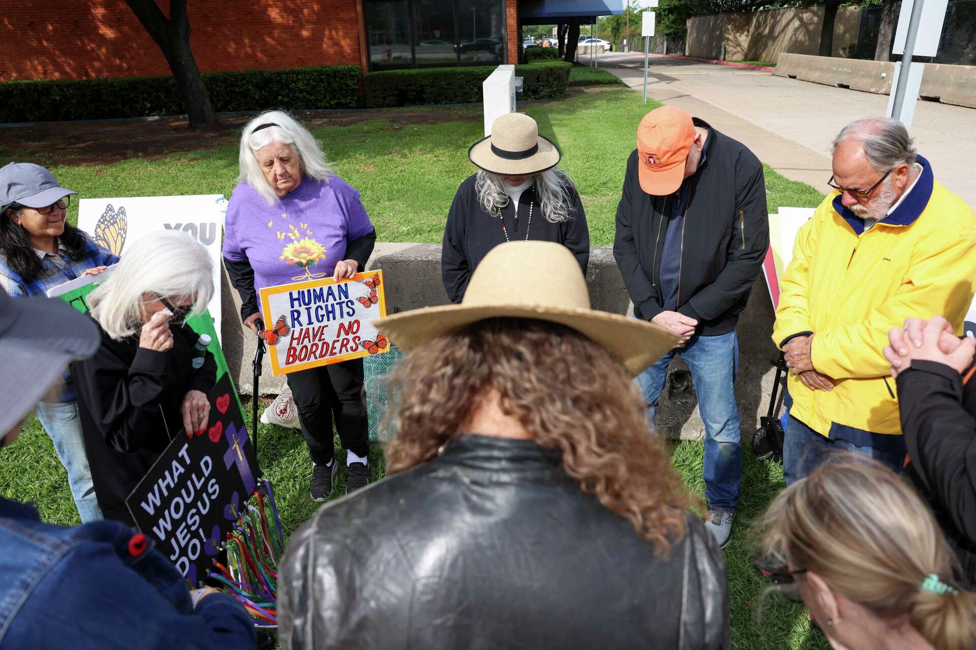Why Dallas faith leaders gather weekly outside ICE office for prayer