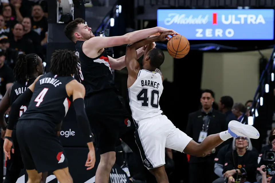 Portland Trail Blazers center Donovan Clingan (23) fouls San Antonio Spurs forward Harrison Barnes (40) as he drives to the net during the second half of Game 2 of a first-round NBA playoff series at Frost Bank Center in San Antonio, Tuesday, April 21, 2026. The Spurs fell 106-103, evening the series at 1-1.