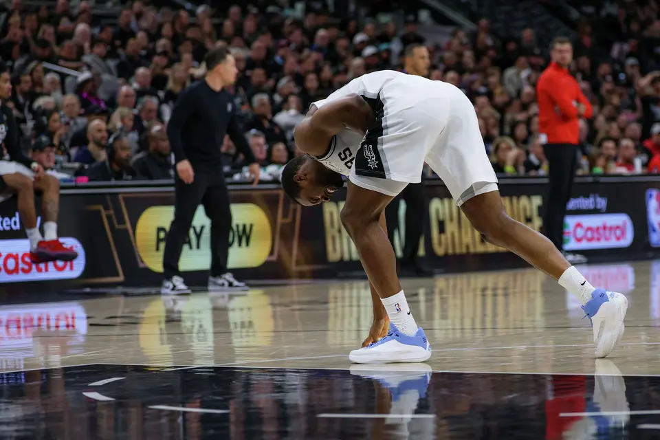San Antonio Spurs forward Harrison Barnes (40) bends over in pain as he asks to be substituted out during the second half of Game 2 of a first-round NBA playoff series at Frost Bank Center in San Antonio, Tuesday, April 21, 2026. The Spurs lost 106-103, tying the series 1-1.