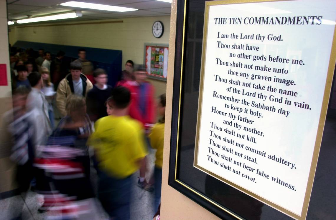 Texas teachers find sneaky workarounds to dodge Ten Commandments mandate