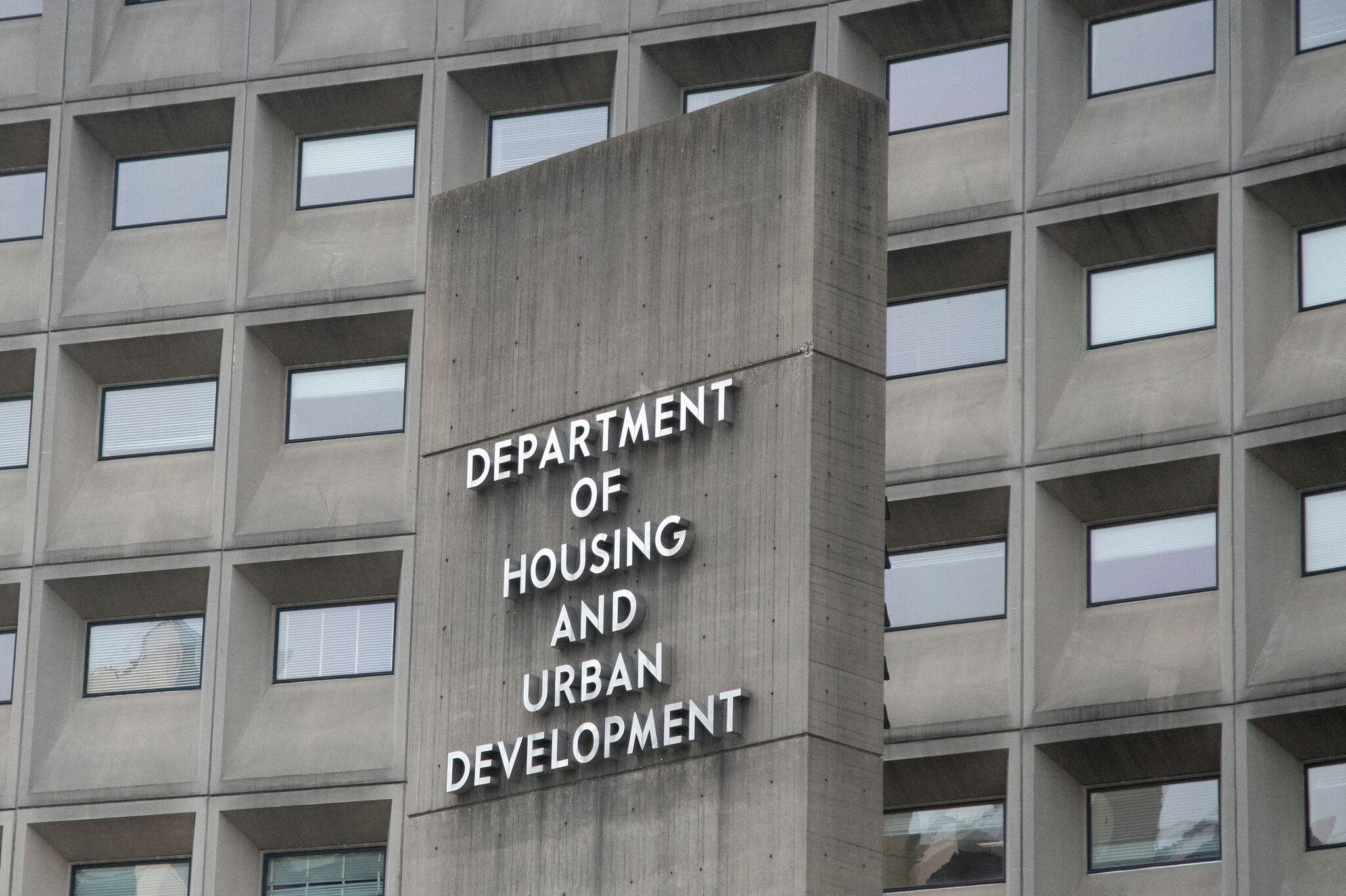 Illinois argues housing rule would hurt residents, eligible immigrants