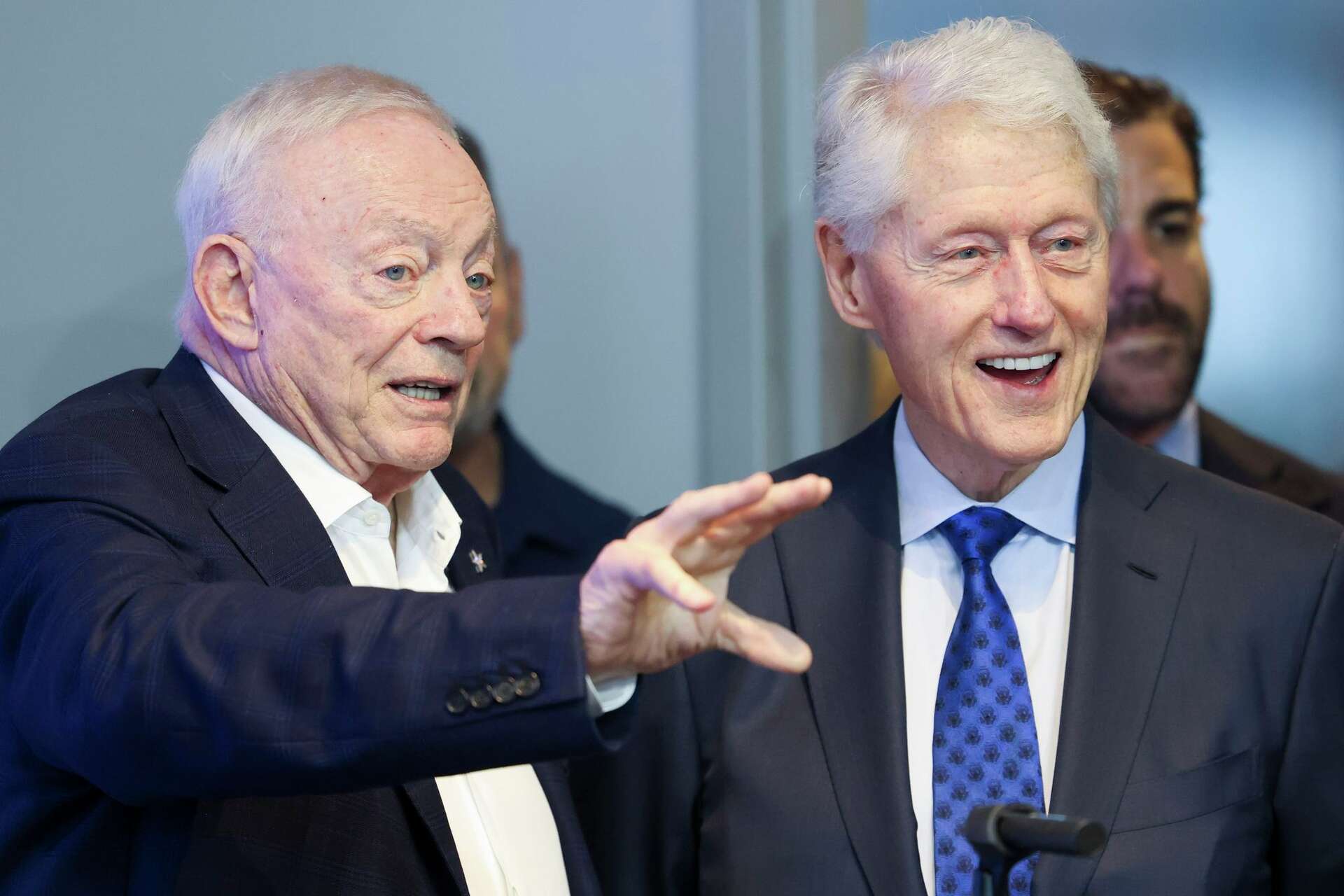 Former President Bill Clinton crashes Cowboys' pre-NFL draft presser
