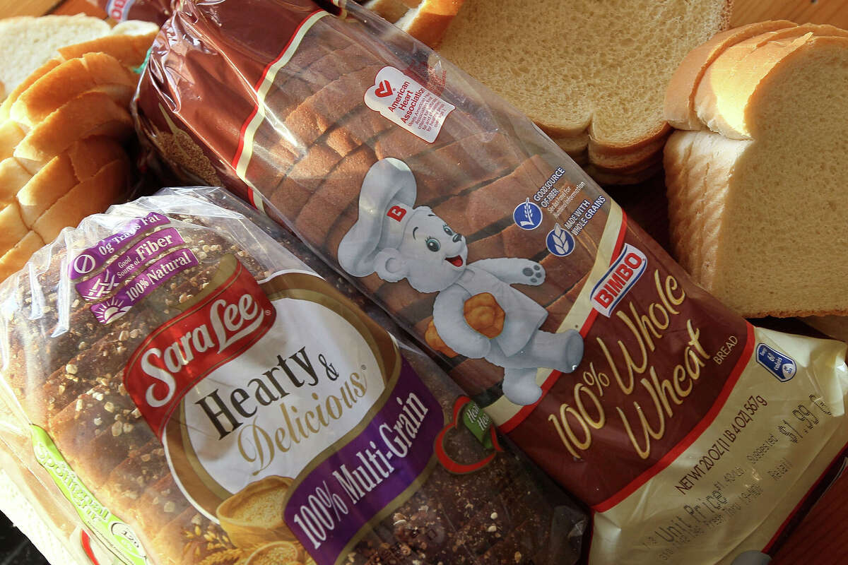 Sara Lee and Bimbo bread products displayed together on a shelf.