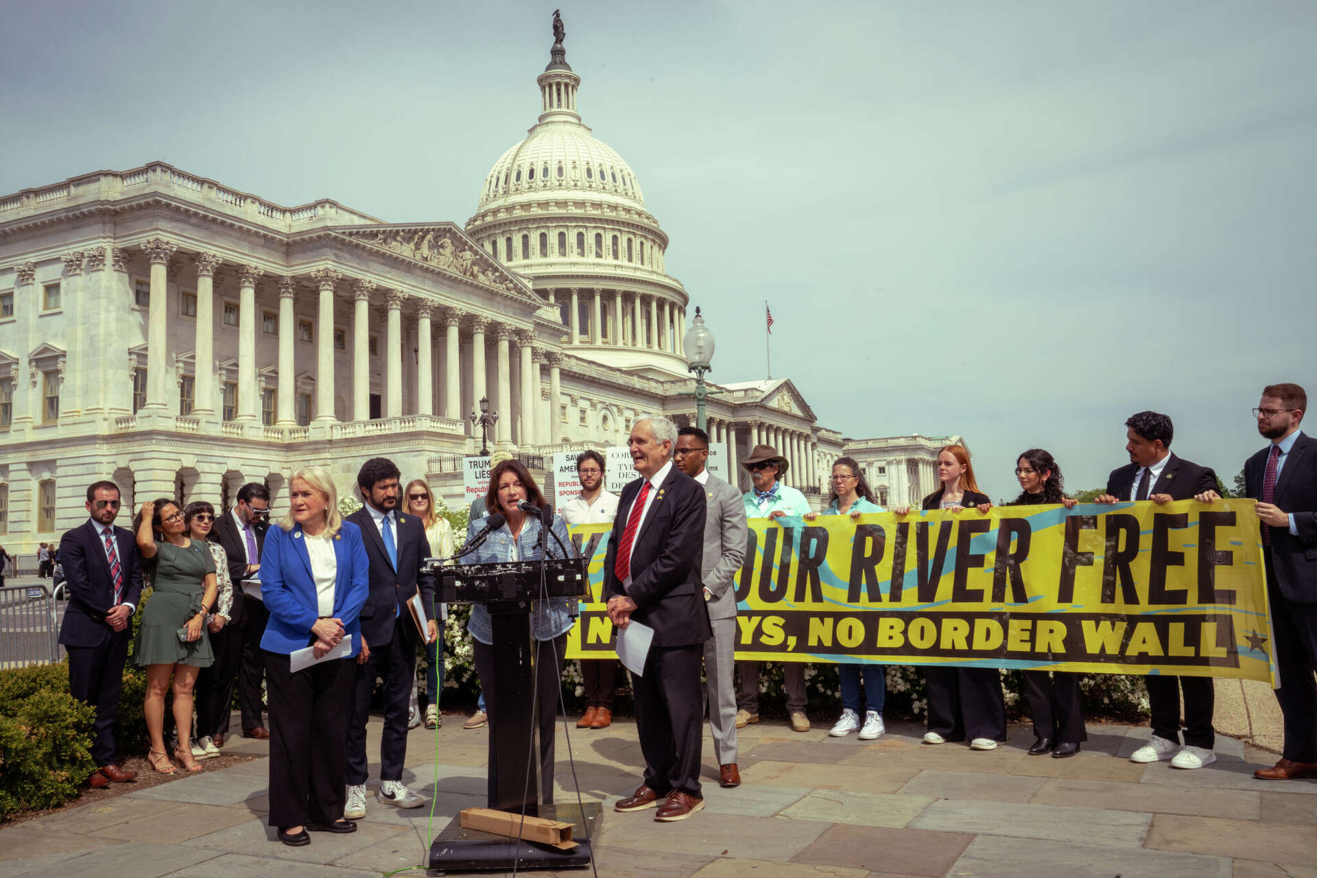 Laredo residents raise concerns over border wall plan in Washington