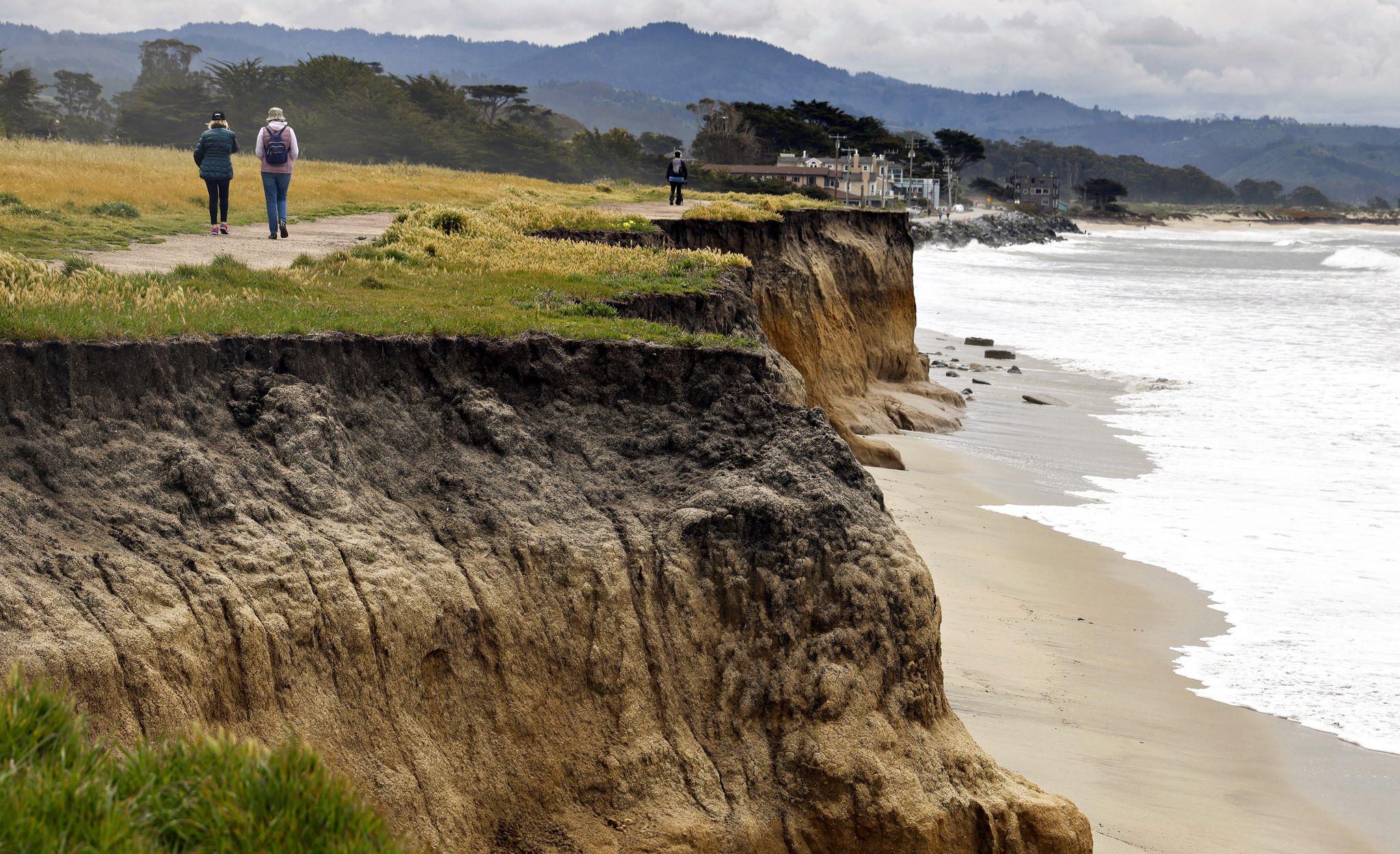 State Supreme Court curbs Coastal Commission's power to block housing