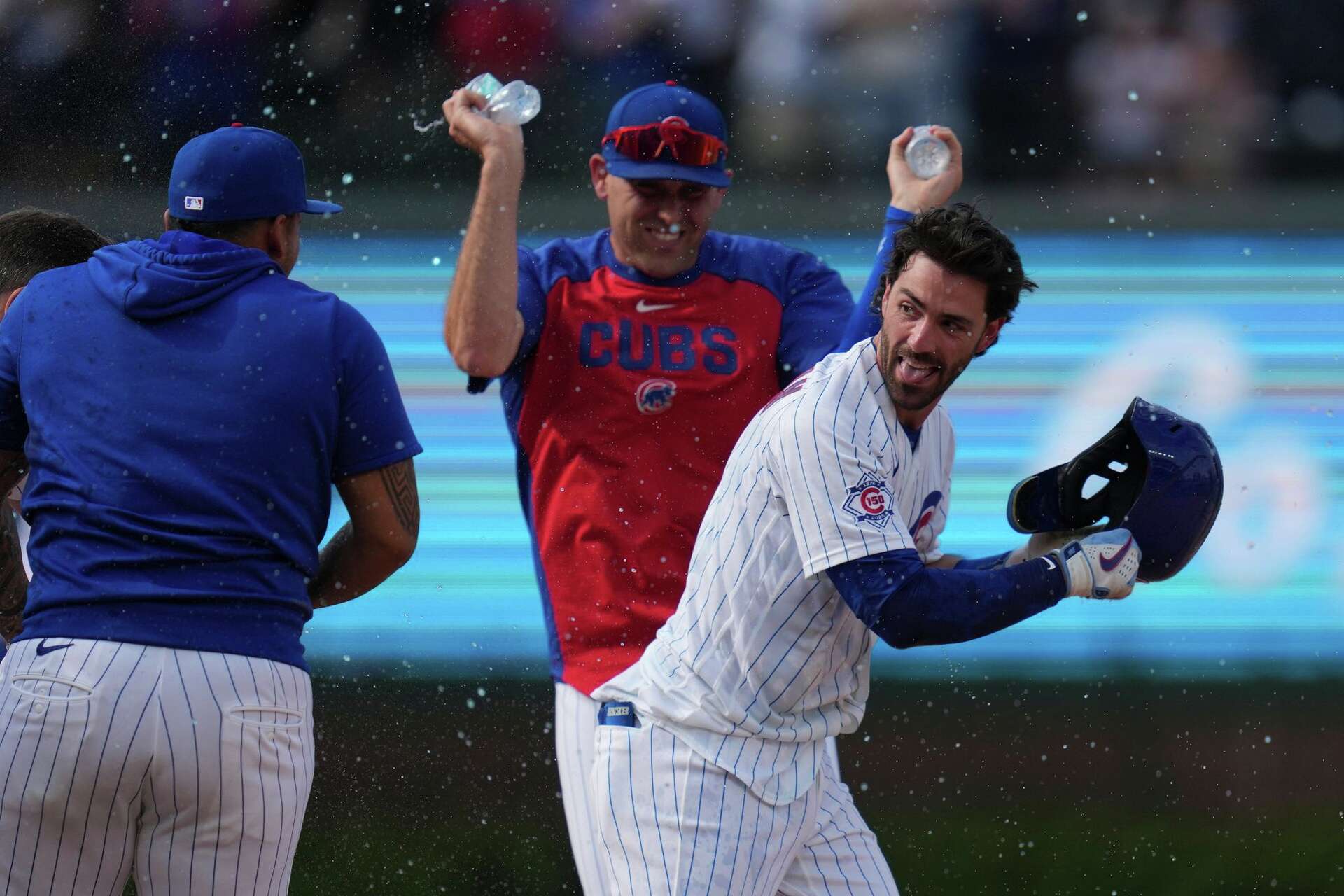Swanson's hit in 10th gives Cubs 8-7 victory that extends both win streak  and Phillies' skid to 9