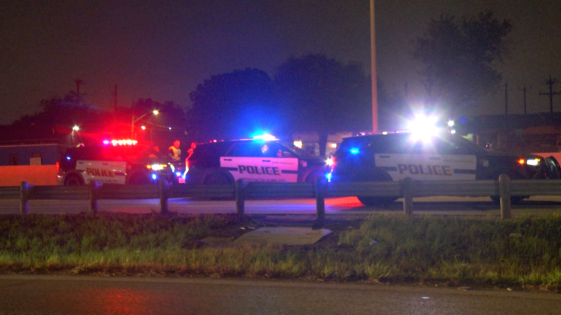 Man walking on I-35 hit and killed by 18-wheeler on South Side