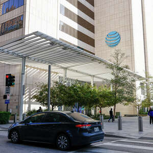 AT&T, a former top sales partner face off in biz court