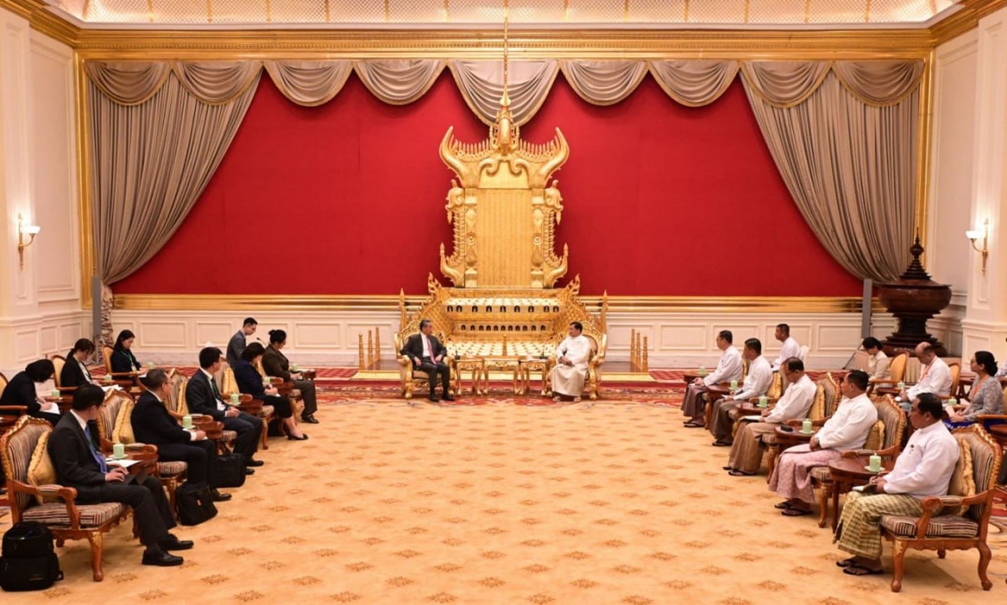 Menteri Luar Negeri Tiongkok bertemu pemimpin pemerintah yang didukung militer Myanmar dalam tur regional