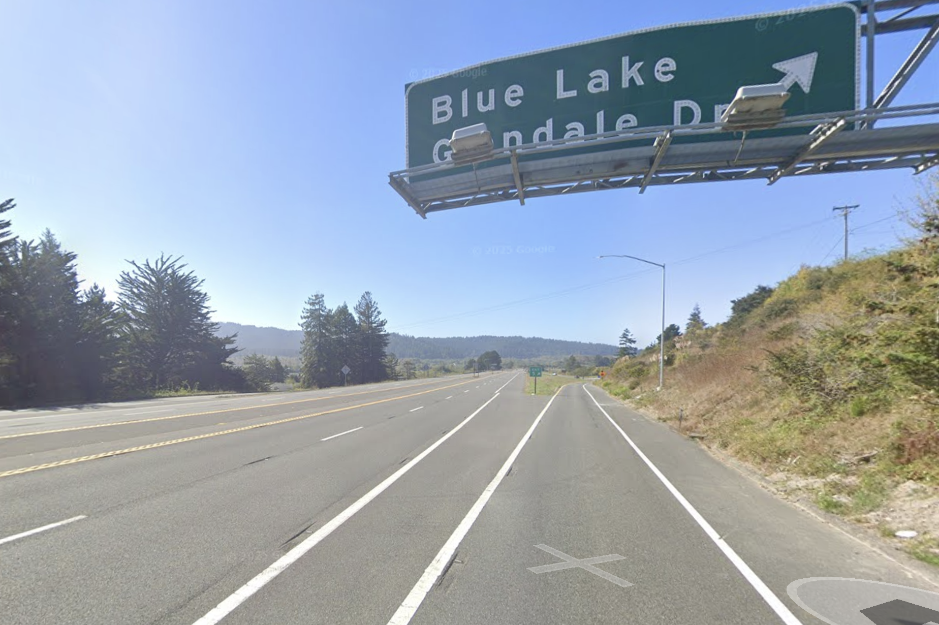 Calif. woman escapes kidnapper by hiding in gas station, police say