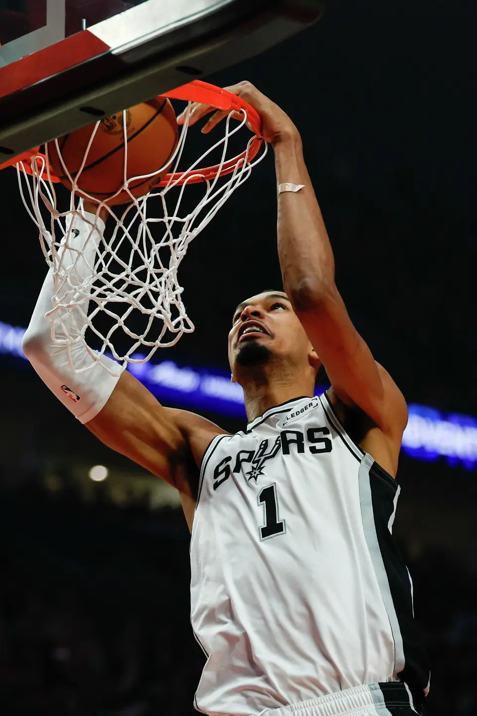 San Antonio Spurs forward Victor Wembanyama (1) dunks on the Portland Trail Blazers during the first quarter of Game 4 of a first-round NBA playoff series at Moda Center on Sunday, April 26, 2026.