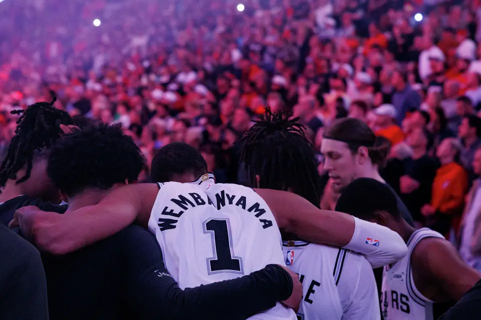 San Antonio Spurs forward Victor Wembanyama (1) huddles with his teammates before the start of Game 4 of a first-round NBA playoff series against the Portland Trail Blazers at Moda Center on Sunday, April 26, 2026.