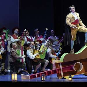 Houston Grand Opera's playful staging of Rossini's 'Barber of Seville' shows off an engaging sense of humor