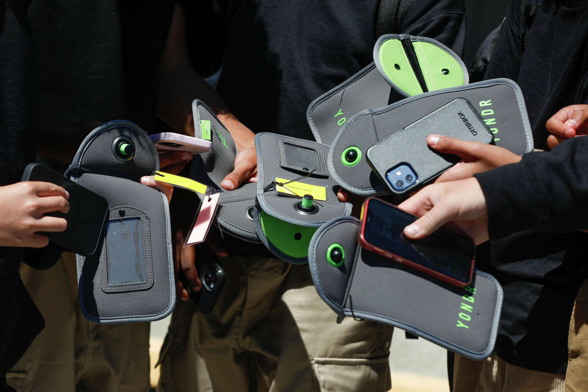 Statewide student cellphone ban in CT moves closer to reality