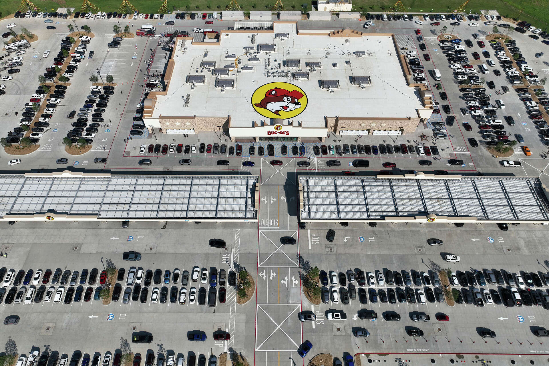 Where is Buc-ee's opening new stores in 2027?