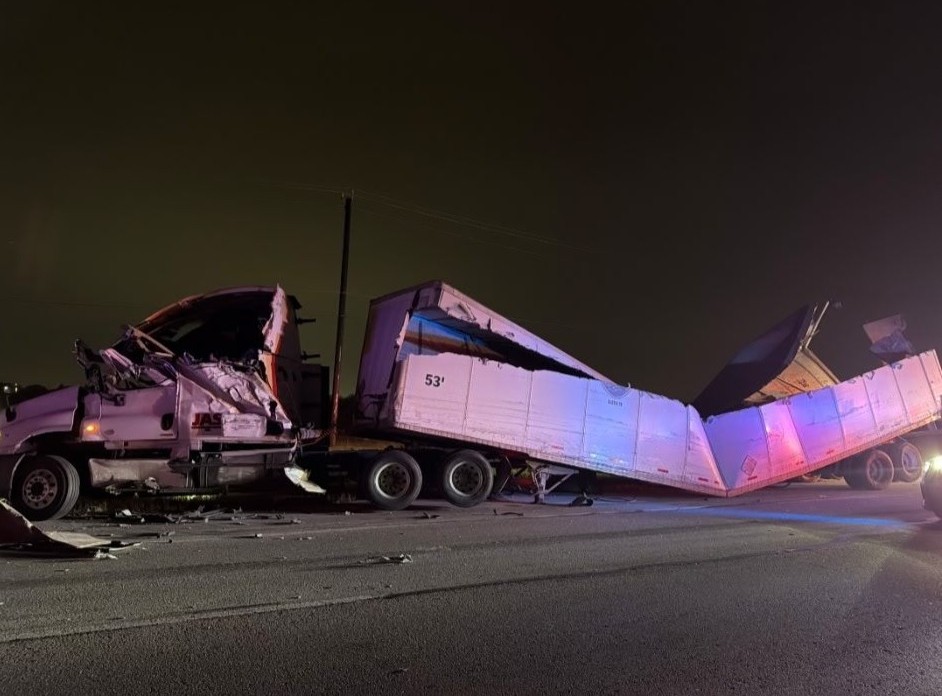 San Antonio traffic: 18-wheeler crash shuts down Loop 1604