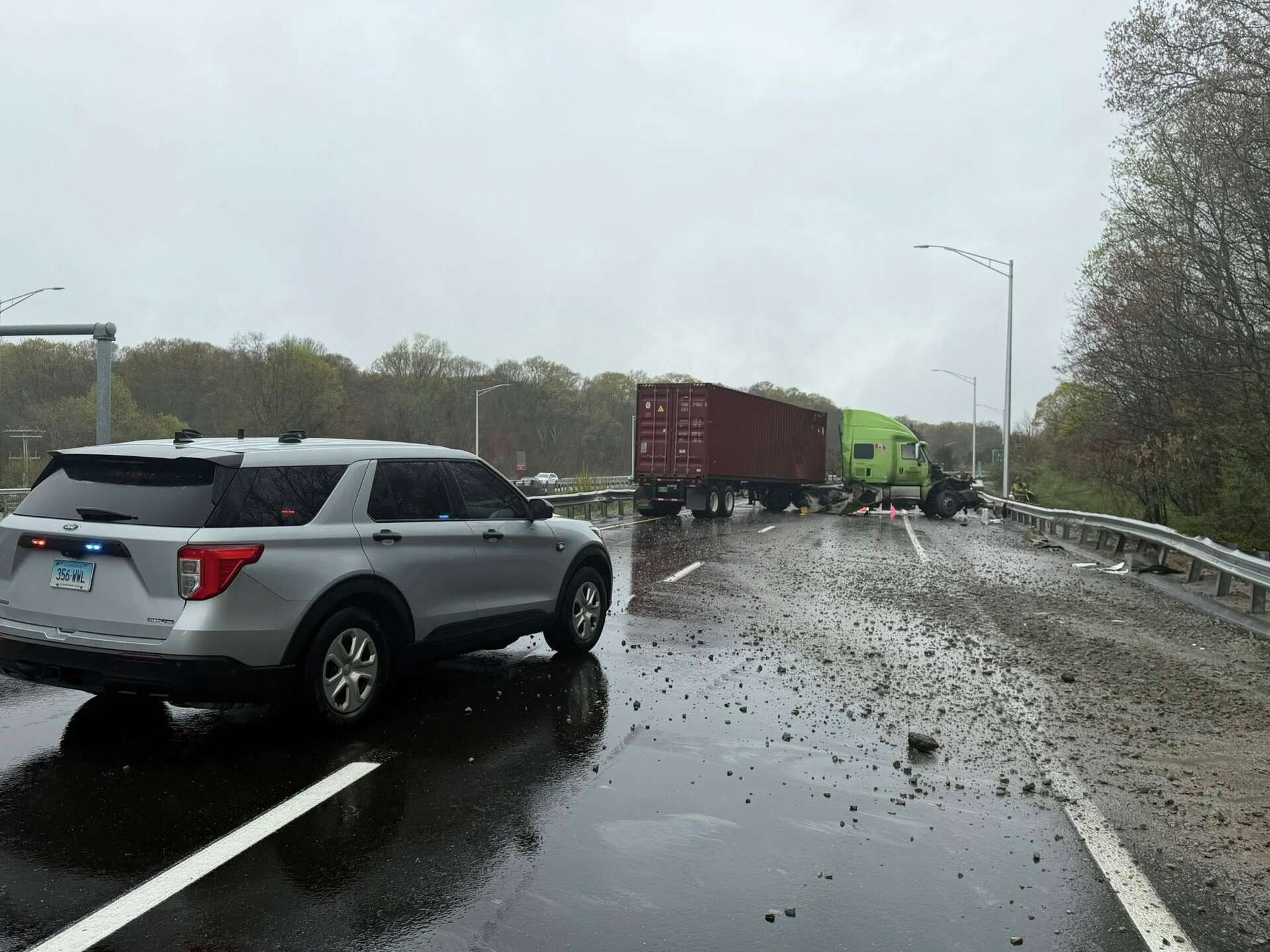 Jackknifed tractor-trailer closes I-95 south in Groton Thursday: Cops