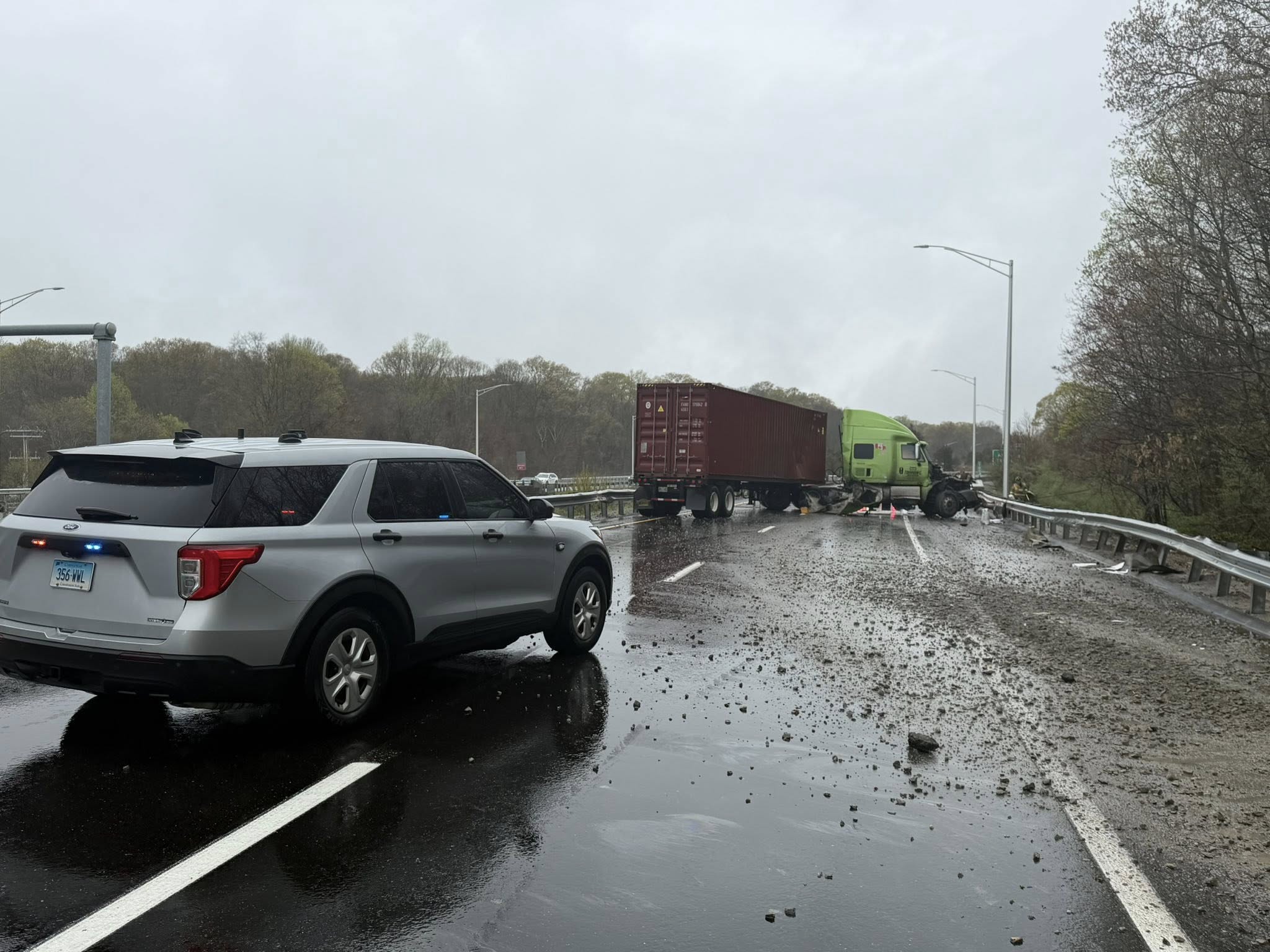 Jackknifed tractor-trailer closes I-95 south in Groton Thursday: Cops