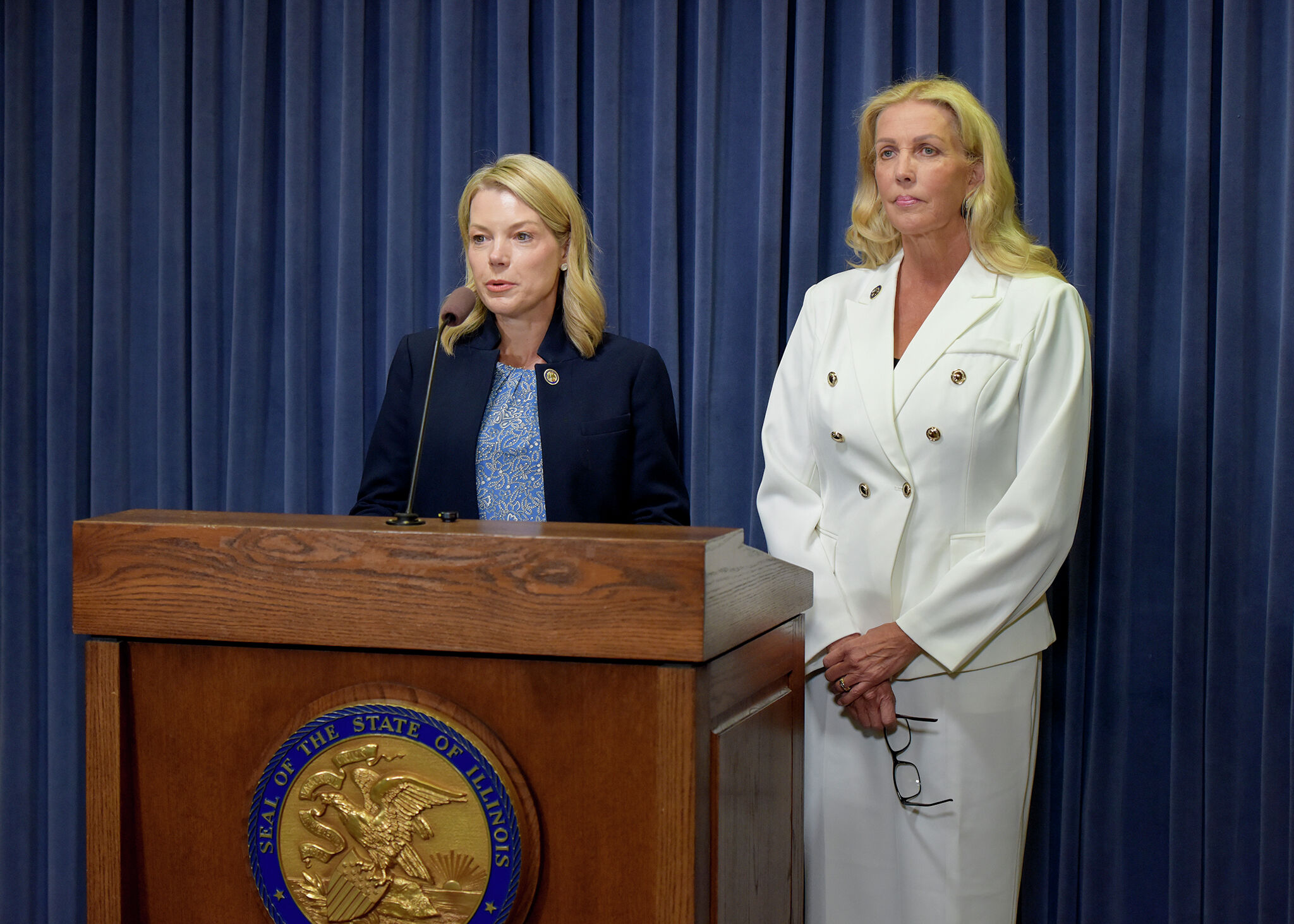 Illinois senators push child online safety bills