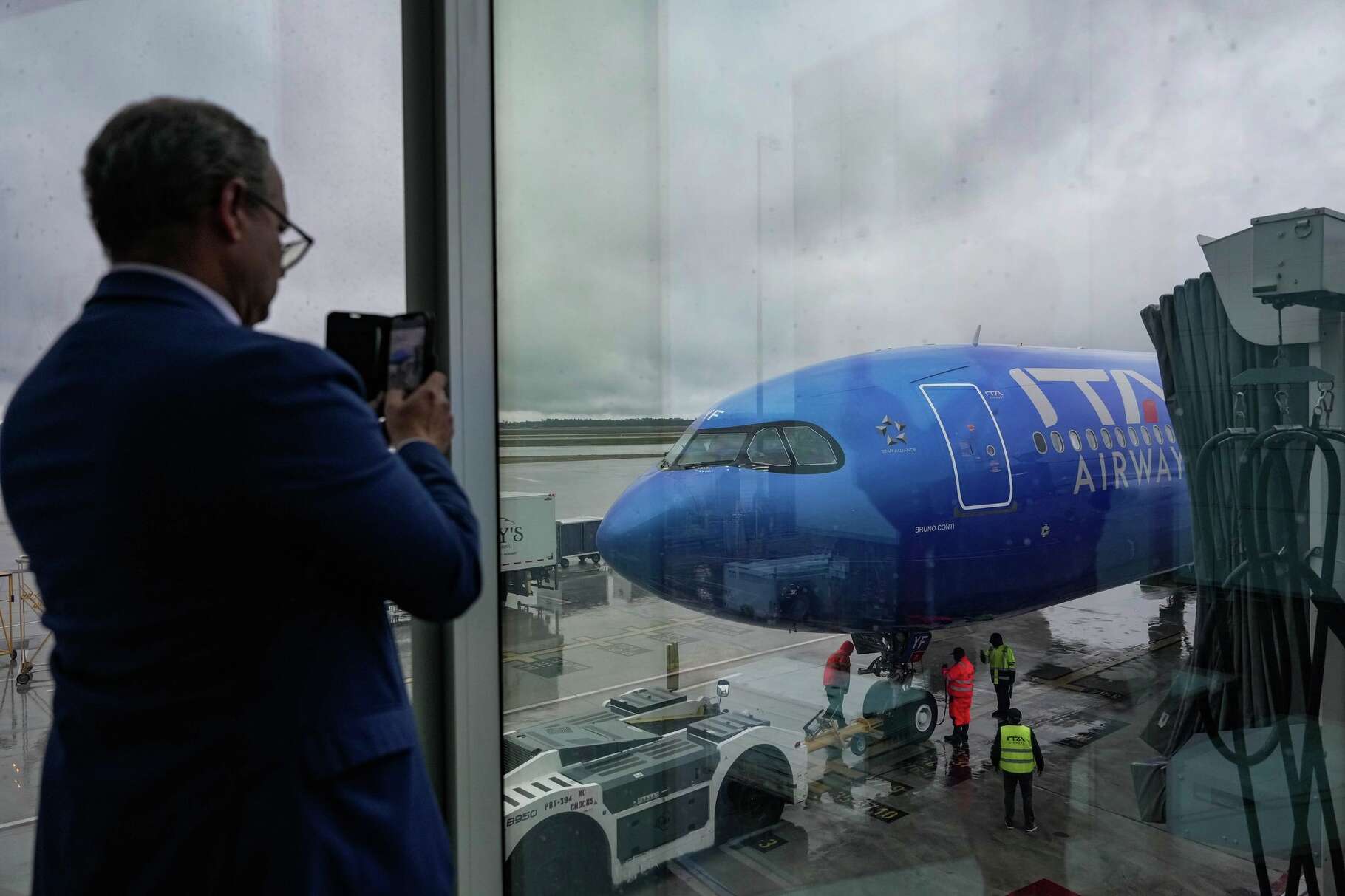 Houston Airports marks the launch of the first nonstop ITA Airways service between Houston and Rome with an inaugural arrival and departure celebration at George Bush Intercontinental Airport in Houston, Friday, May 1, 2026.