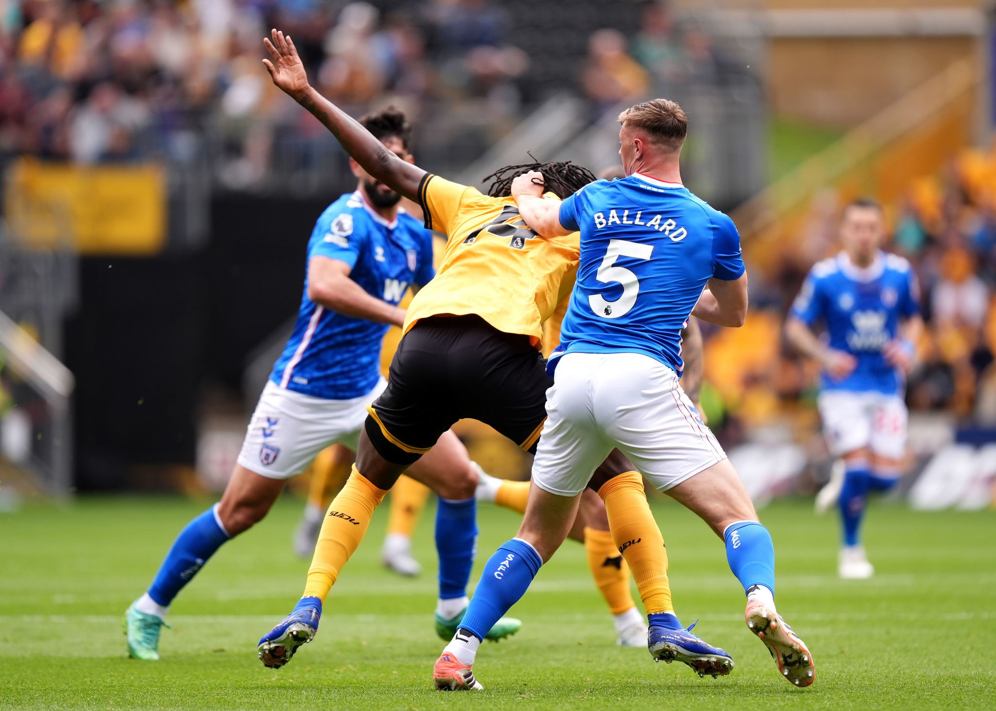 Hair-pulling trend in Premier League continues as Dan Ballard sent off for Sunderland