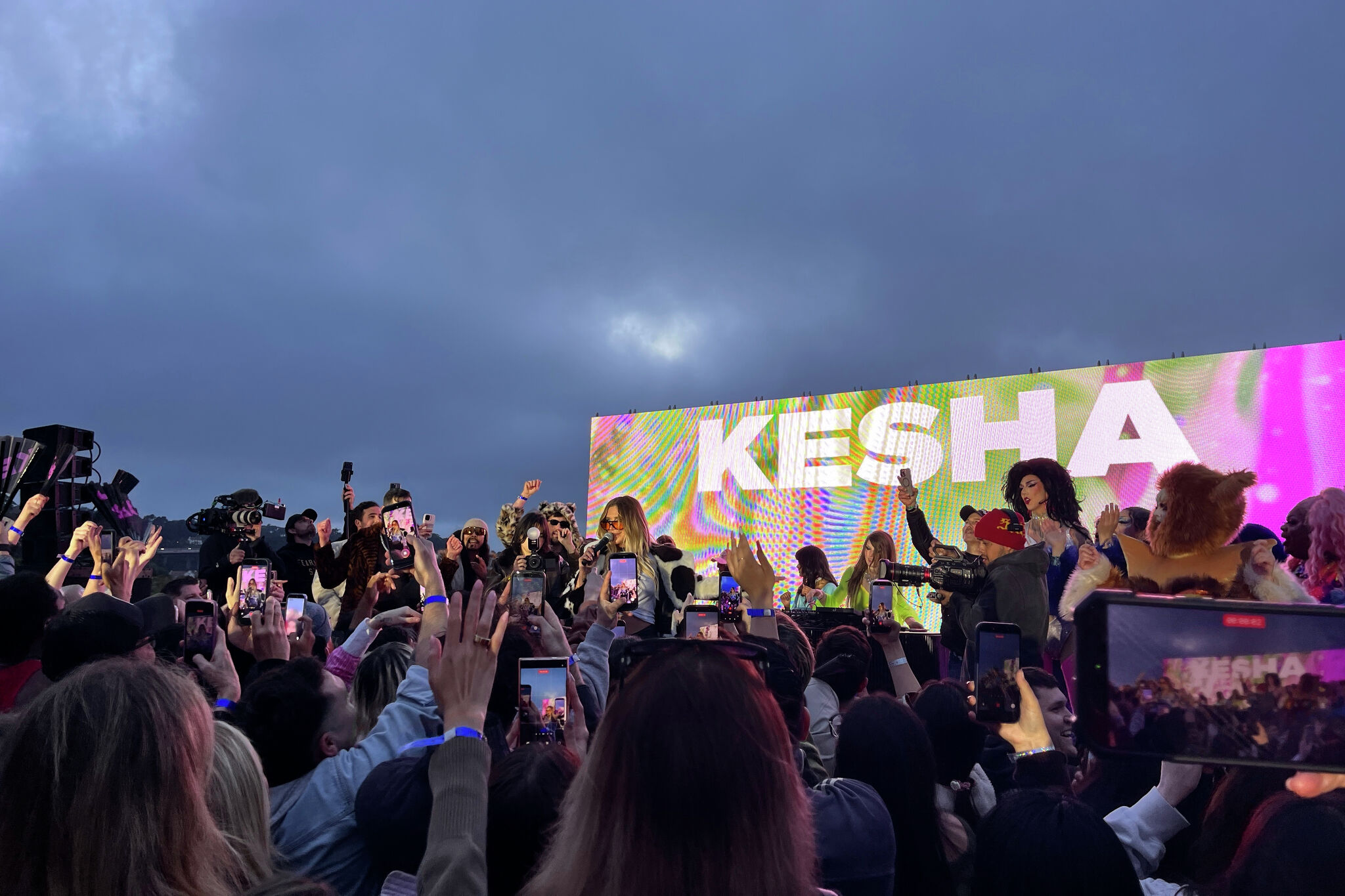 Kesha gives surprise performance at San Francisco park