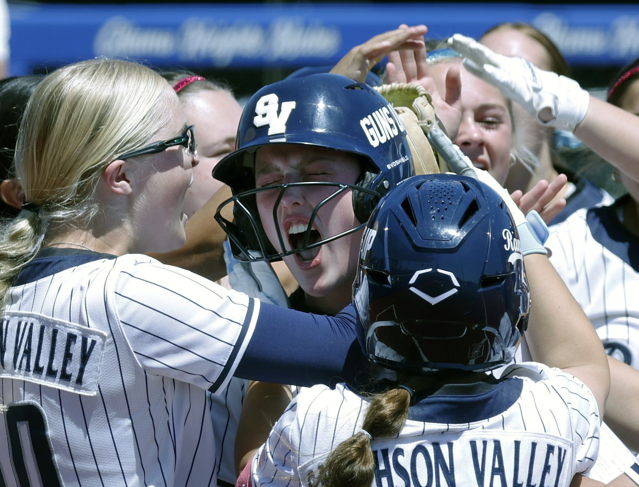 Smithson Valley's Moeller delivers in the clutch in softball, discus