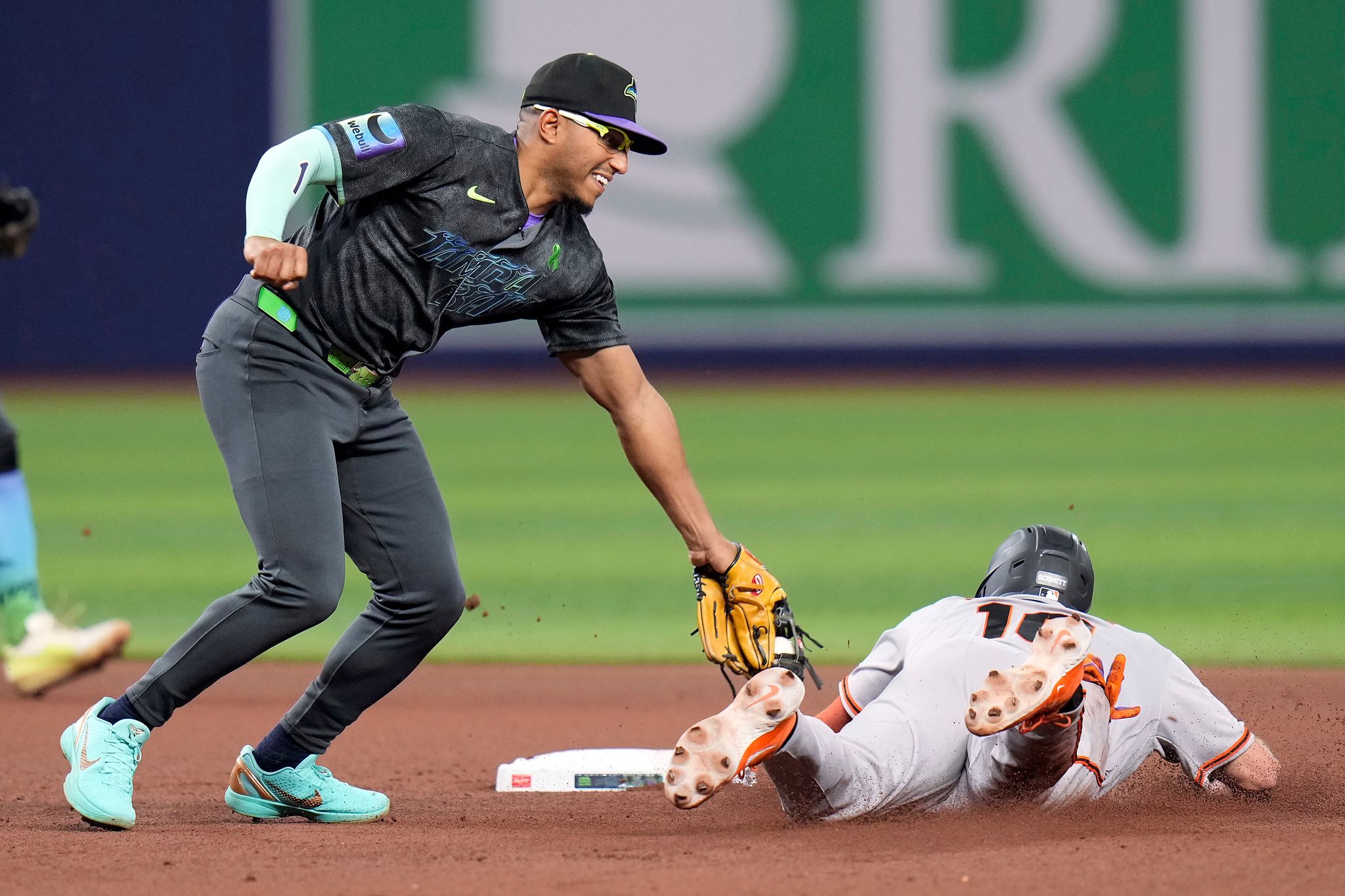 Home run call goes against Giants as San Francisco drops fifth in row