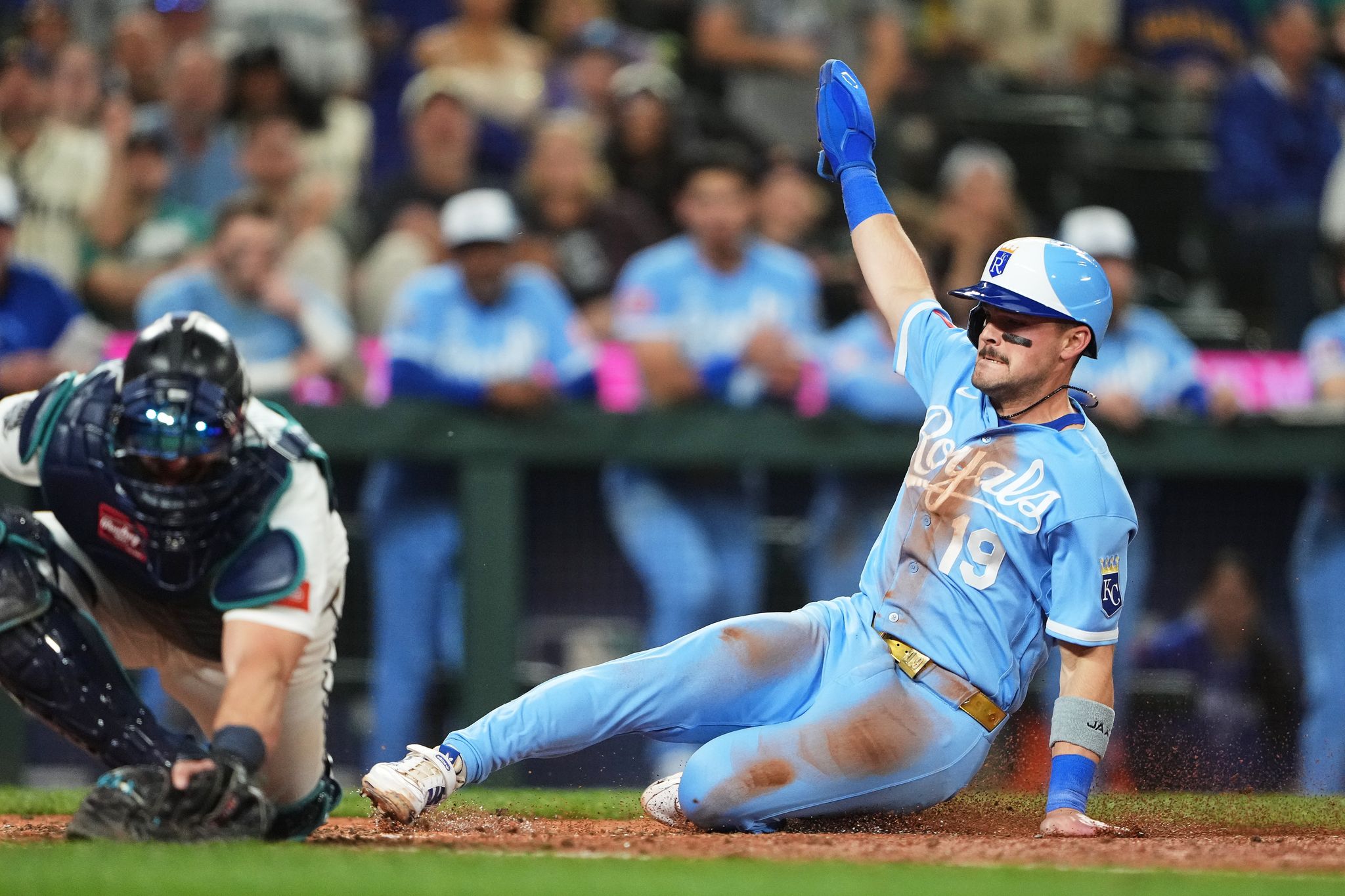 Massey scores in 10th on Garcia's sacrifice fly, Royals beat Mariners 3-2