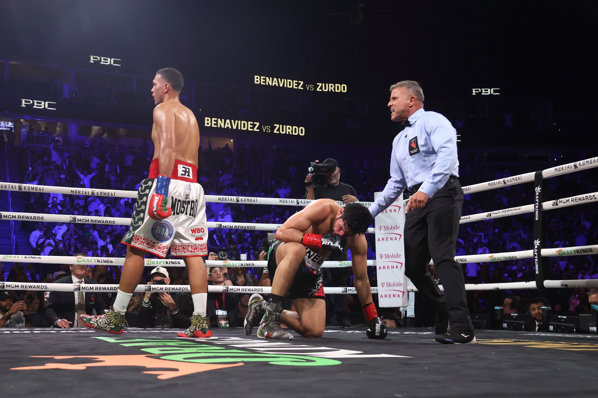 Benavidez KOs Ramirez in the 6th to win the WBA and WBO cruiserweight titles
