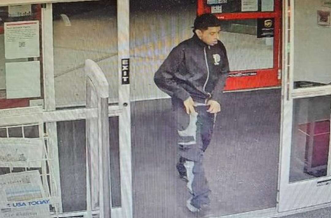 Waterford police seek 2 suspects in CVS theft