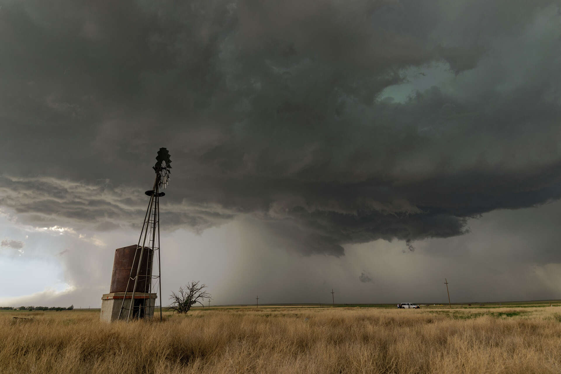 Strong cold front barreling toward Texas to plummet temperatures