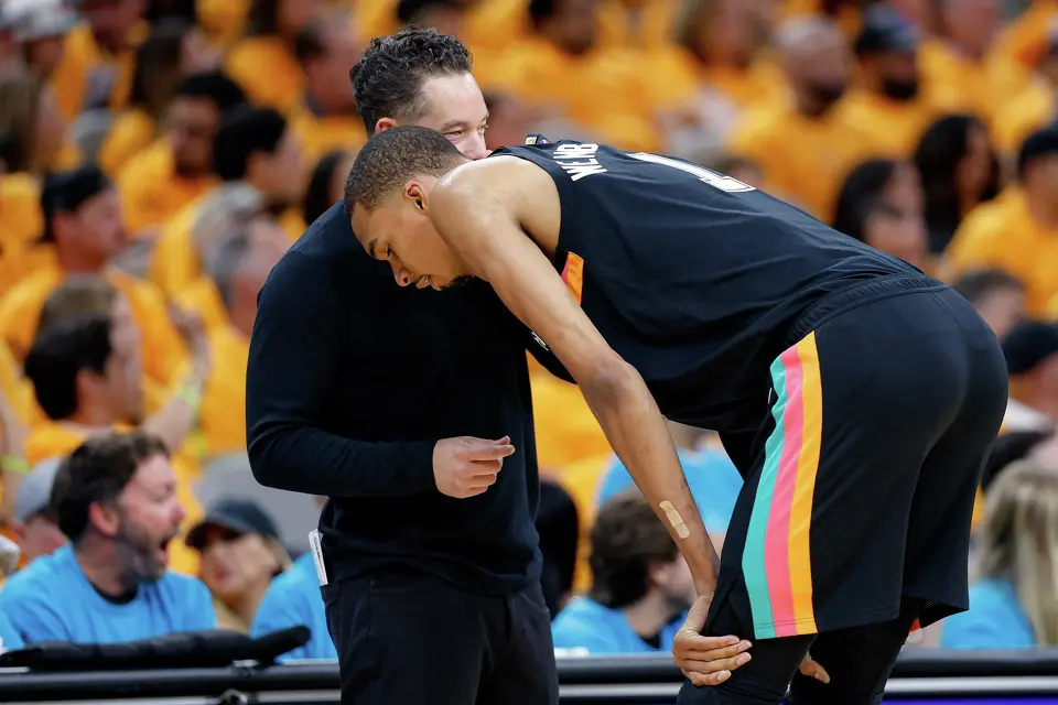 San Antonio Spurs head coach Mitch Johnson talks to forward Victor Wembanyama (1) during the first half of Game 1 of the Western Conference semifinals between the San Antonio Spurs and the Minnesota Timberwolves at Frost Bank Center in San Antonio, Monday, May 4, 2026.