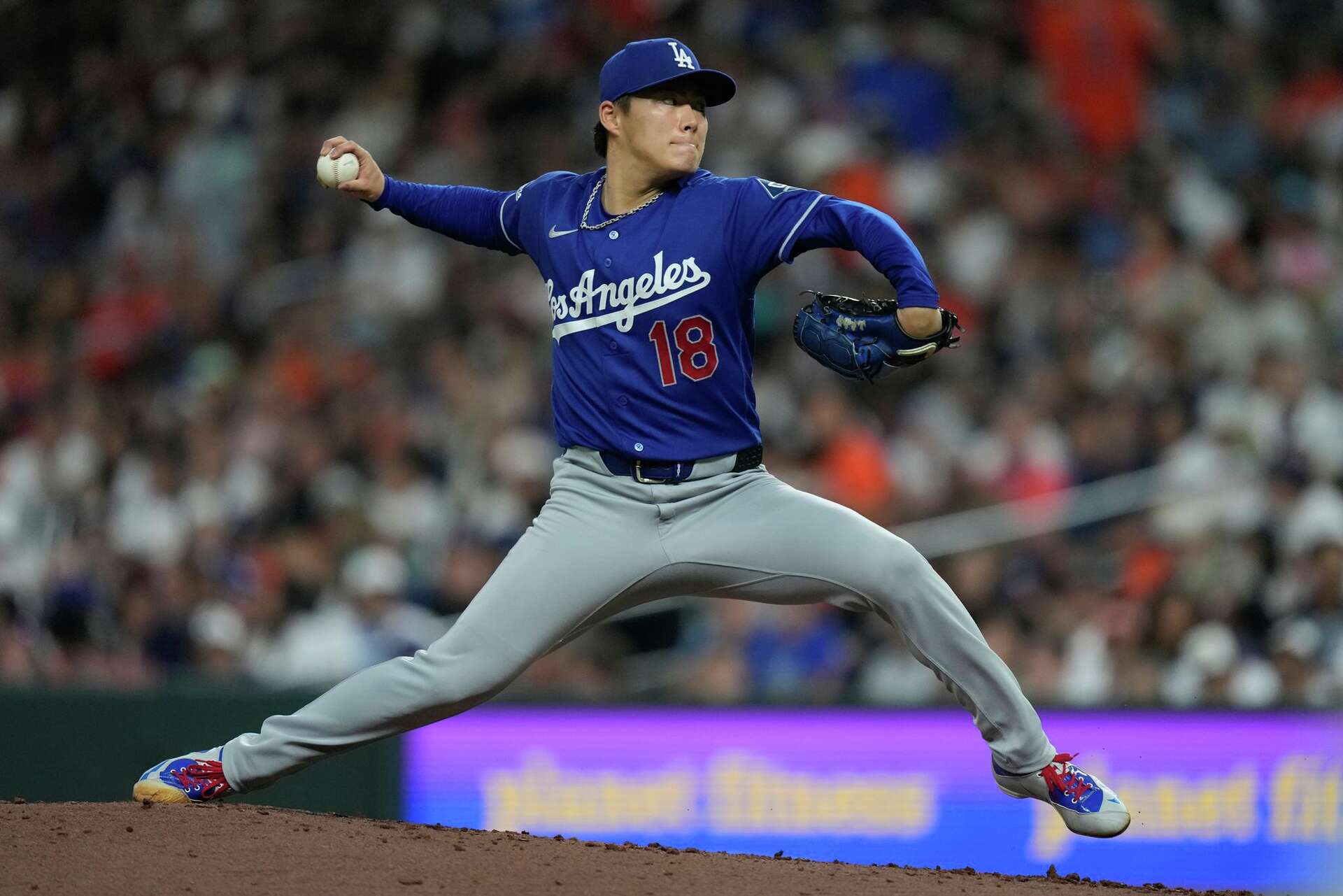 Kyle Tucker homers, drives in 2 runs as the Dodgers beat the